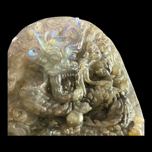 Carved Labradorite Dragon cabochon - Picture 11 of 15